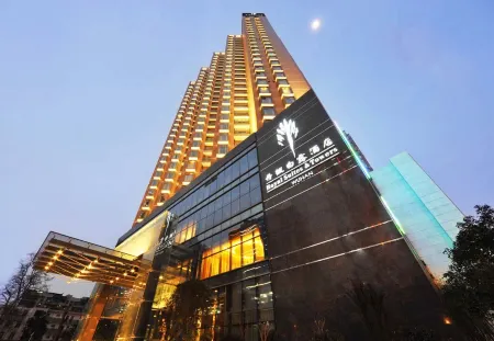 Royal Suites & Towers Wuhan Отели рядом с достопримечательностью «Yangsigang Yangtze River Bridge»