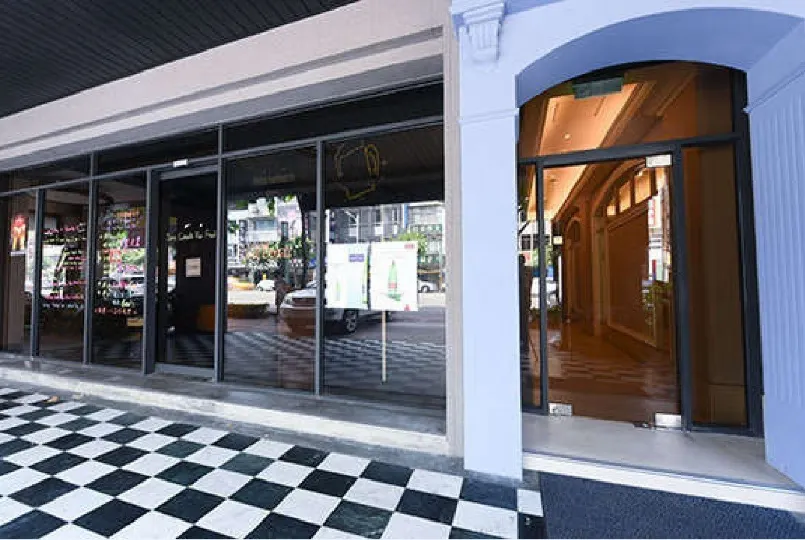 Simple Life Hotel