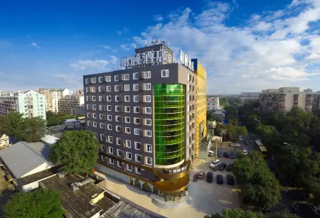 Yitel (Beijing Tiantan) Отели рядом с достопримечательностью «Longtanhu Gymnasium»