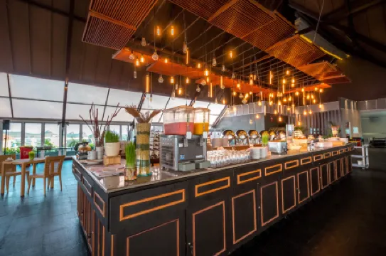 Kutabex Beachfront Hotel