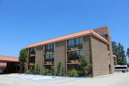 Alhambra Hotel Отели рядом с достопримечательностью «Keck School of Medicine of USC Physician Assistant Program»