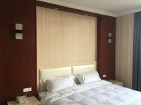 武汉东兴假日酒店 - 标准大床房(无窗)