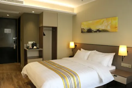 Homeinn Plus Hotel (Shanghai Bund Jinling East Road)