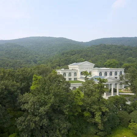 Dongjiao State Guesthouse Отели рядом с достопримечательностью «Дворц Мэйлин»