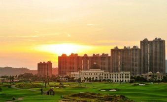 Yilong Hailan Golf Castle Hotel (Beihai Sanqianhai Branch)