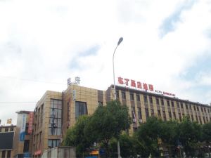 Pudding Hotel (Shanghai New International Expo Center Huaxia East Road Subway Station)