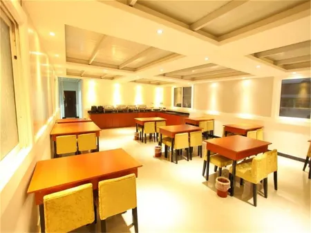 GreenTree (Jinhu West Road 84 Plaza) Отели в г. Цзиньху