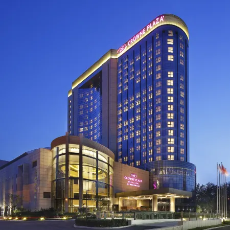 Crowne Plaza BEIJING LIDO by IHG Отели рядом с достопримечательностью «Станция метро Wangjing»