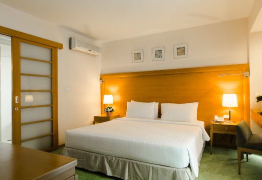 앳 이즈 살라댕