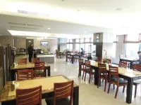 Shihzuwan Hotel (Kaohsiung Station) Hotels near Cijin Ferry Station