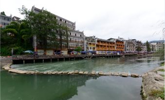 Riverside Riverview Inn - Housity