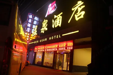 Wenquan Hostel Отели рядом с достопримечательностью «Rainbow Waterfall Scenic Spot In The Dabie Mountains»