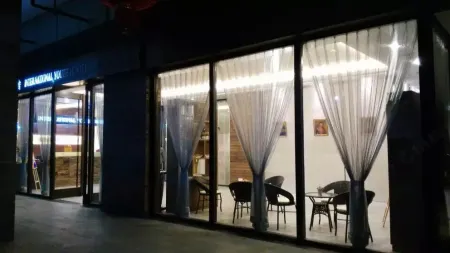 Elan Hotel (Taizhou Golden Eagle Pozi Street) Отели рядом с достопримечательностью «Fengcheng River Scenic Area»