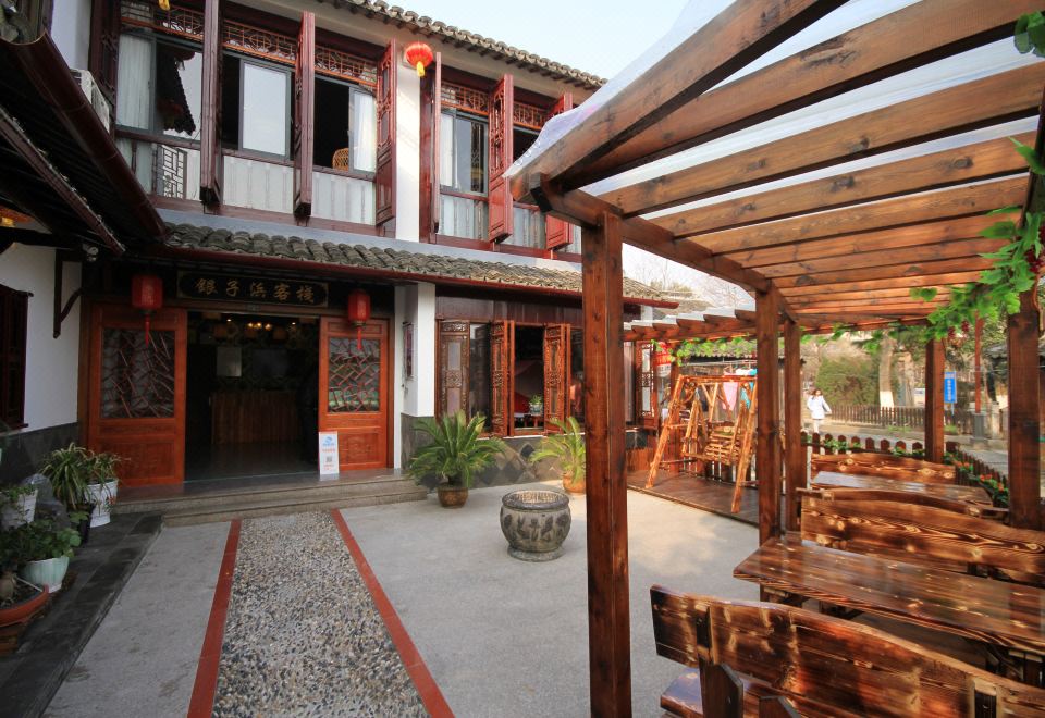 Zhouzhuang Silver Creek Inn Over view