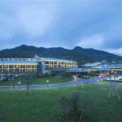 Howard Johnson Dongqian Lake  Plaza Ningbo（Erling Mountain Hot Spring） Hotel Exterior