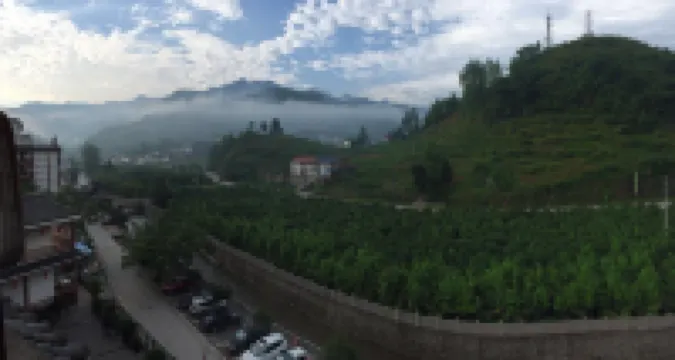 Xiaoqiao Liushui Renjia Inn