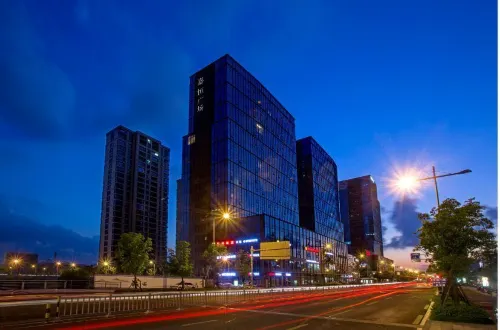 Dream House Hotel & Apartment (Ningbo East Exhibition Culture Square Metro Station)