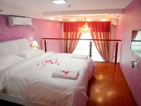8天连锁酒店式公寓(广州上城国际店) - 紫色梦幻复式套房