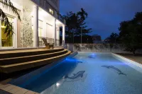 Glenwood Hostel - Rooftop Pools