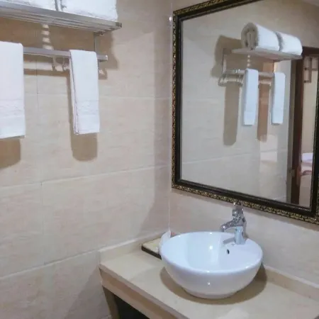 Lily Business Hotel, Jixian