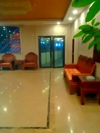 Tian'an Business Hotel, Ding'an Отели в г. Динань