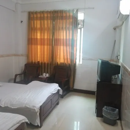 Huaqiang Lvye Hotel
