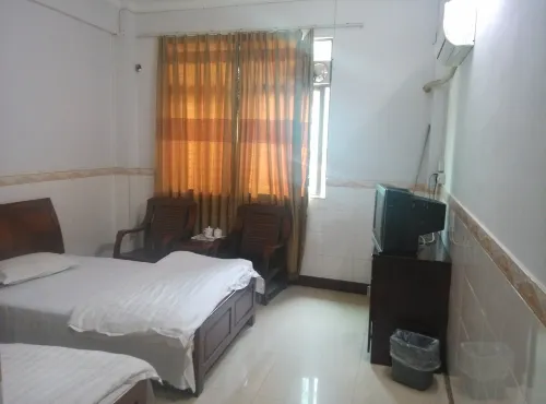 Huaqiang Lvye Hotel