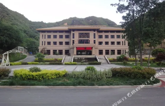 鞏義新龍苑酒店