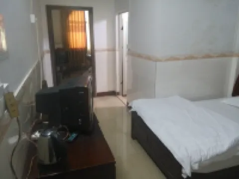 Huaqiang Lvye Hotel