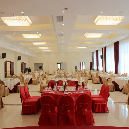 Donglan Dongsheng International Grand Hotel (Wei Baqun Memorial Hall Cultural Square)