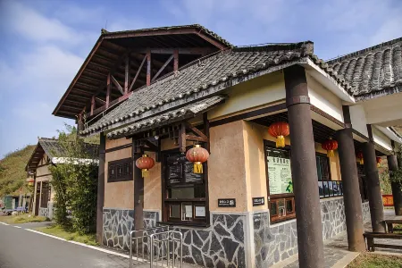 Joy Hotel Отели рядом с достопримечательностью «Bailu Square»