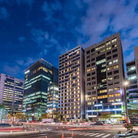 Hotel Peyto Samseong Отели рядом с достопримечательностью «Станция метро Cheongdam»