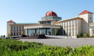 Qinghua Business Hotel Hotels near Huanghetan Island