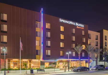 SpringHill Suites Los Angeles Burbank/Downtown Отели рядом с достопримечательностью «Zombie Joe's Underground Theatre Group at ZJU»