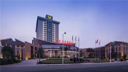Smiler Hotspring Hotel Отели в г. Юнтай