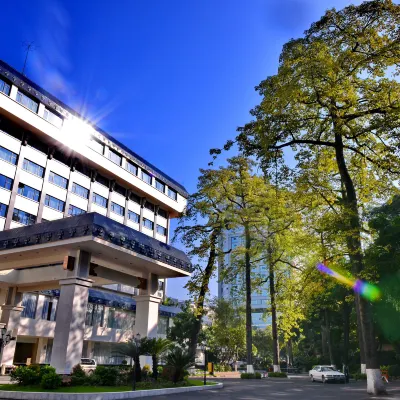 Yingbin Hotel Hotels near Liurong Temple
