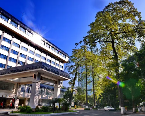 Yingbin Hotel Hotels near Liurong Temple