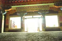 Nangqian Dragon Ball Business Hotel Hotel di Nangqên