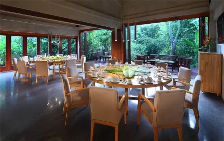 Qixianling Baoting Liyuan Hot Spring Hotel Отели рядом с достопримечательностью «Qixian Square»