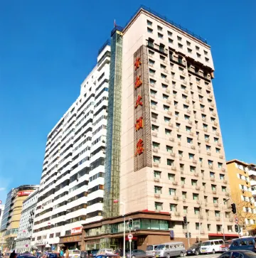 Donglong Hotel Отели рядом с достопримечательностью «Revolution Leader Memorial»