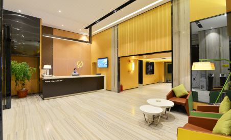 IU Hotel (Xinyi Zhongxing 6th Road) - Housity
