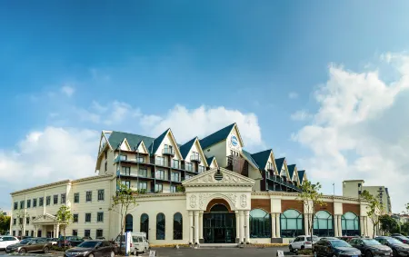 Blue Palace Hotel Отели рядом с достопримечательностью «Loutang Ancient Town»