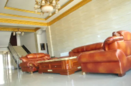 Nangqian Dragon Ball Business Hotel فنادق في نانغ تشيان