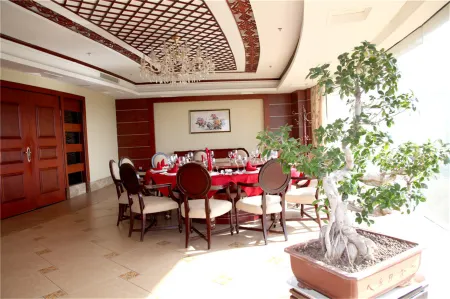 Qinghua Business Hotel Отели рядом с достопримечательностью «Huanghetan Island»