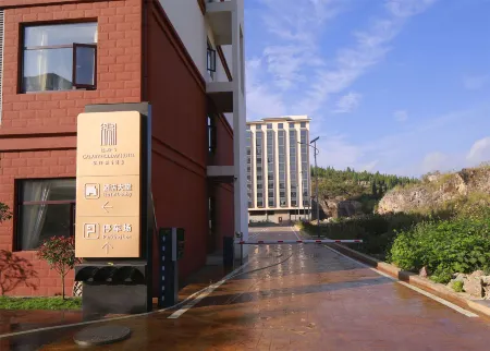 Yinhe Holiday Hotel