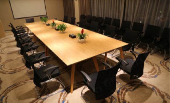 Qingdao Yilan Xinsu Hotel (Shilaoren bathing beach, International Convention and Exhibition Center)