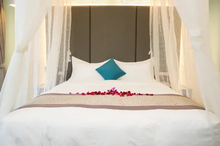 Baishatan Hotel Отели рядом с достопримечательностью «Sail Rock»