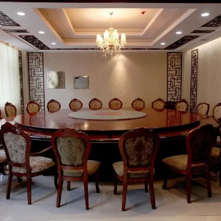Phoenix Mountain Holiday Hotel