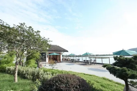 Nanbei Lake Huguang Shanju Holiday Hotel