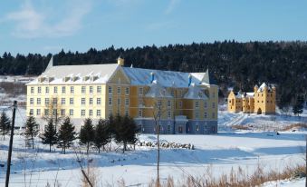 Ya'oulong Castle Hotel